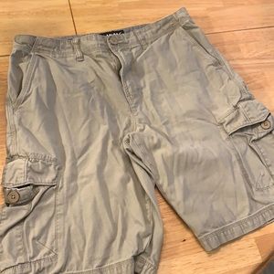 Size 33 men’s cargo shorts